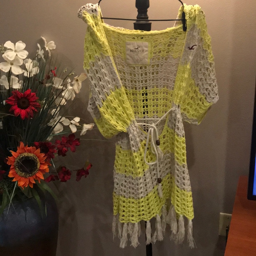 Hollister Yellow and cream sweater